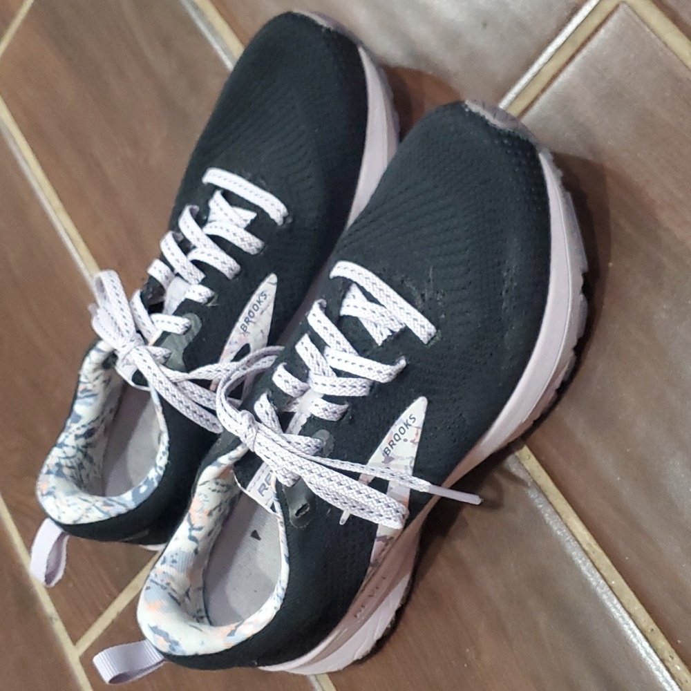 Brooks Revel Women's Size 8